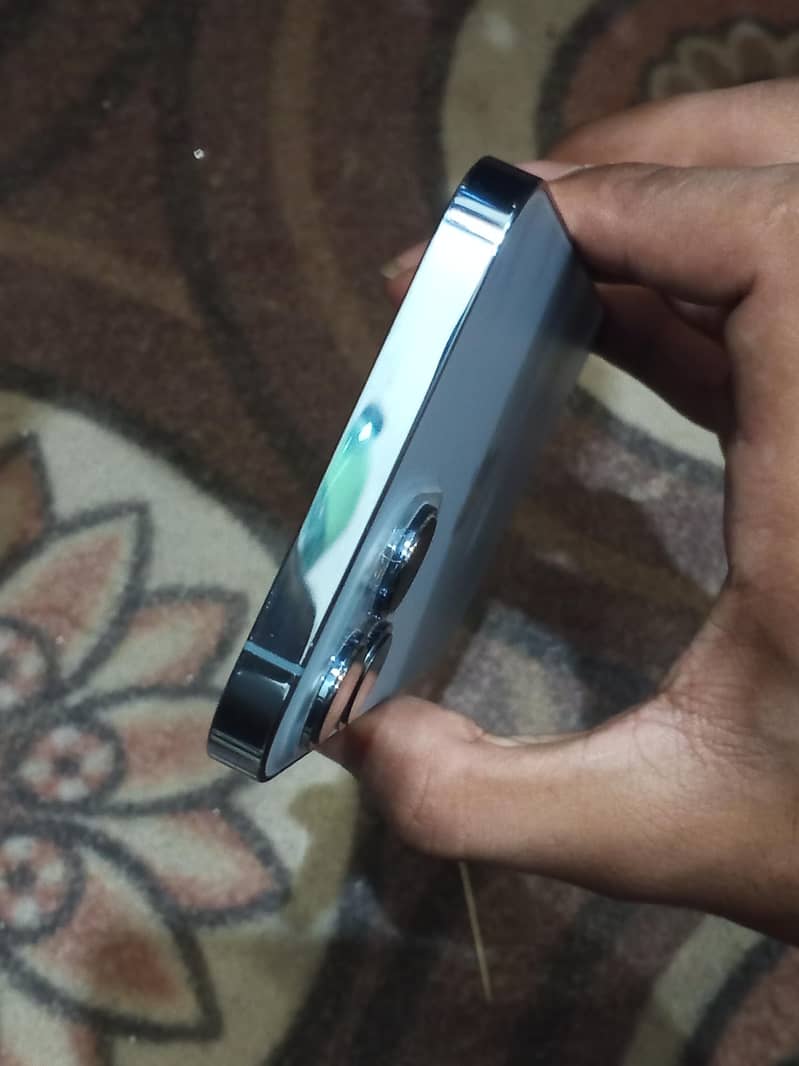Apple iPhone 13 Pro Max 4