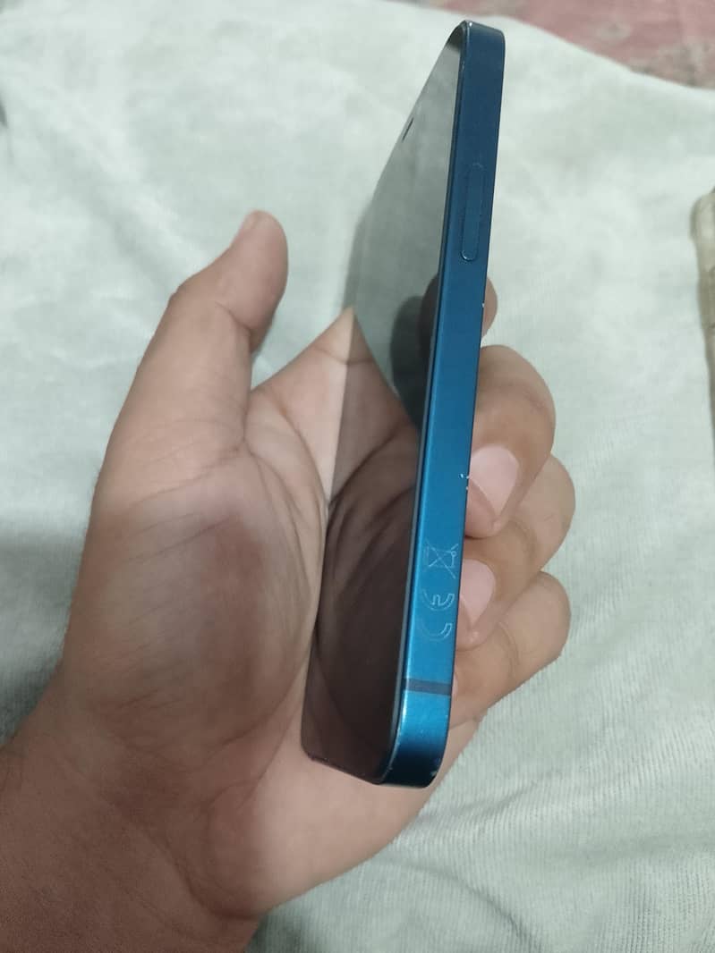 iphone 12 mini 4