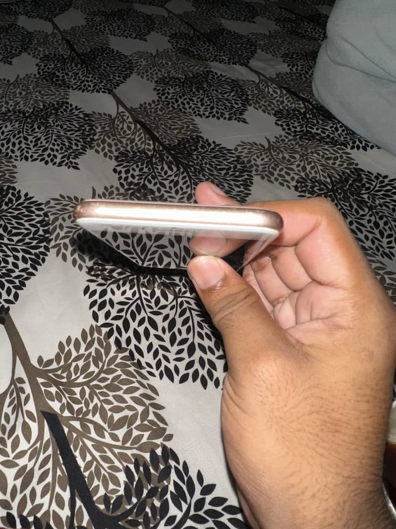 Apple iPhone 8 1