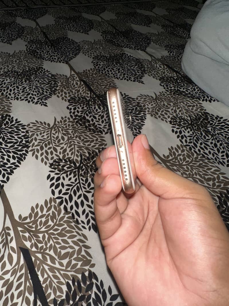 Apple iPhone 8 3