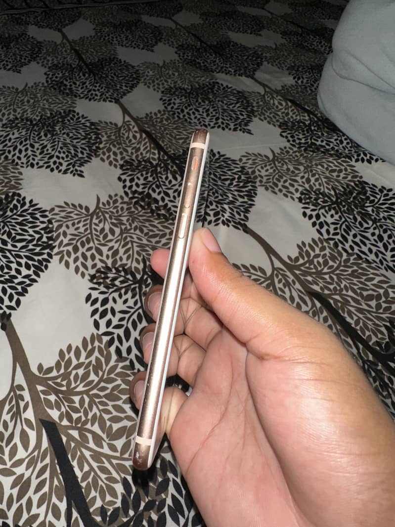 Apple iPhone 8 4