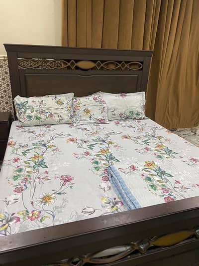 Urgent Bed For Sale King Size with mattress