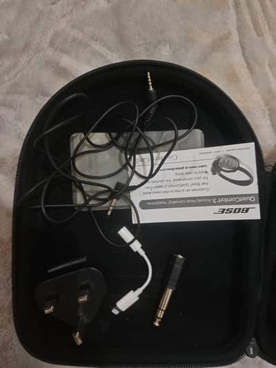 Bose quiet comfort 3 headphones with complete bag and accessories