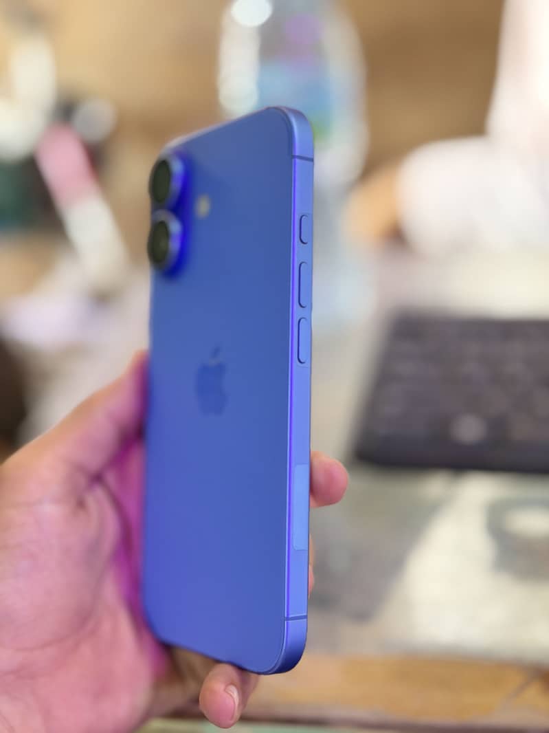 Apple iPhone 16 3