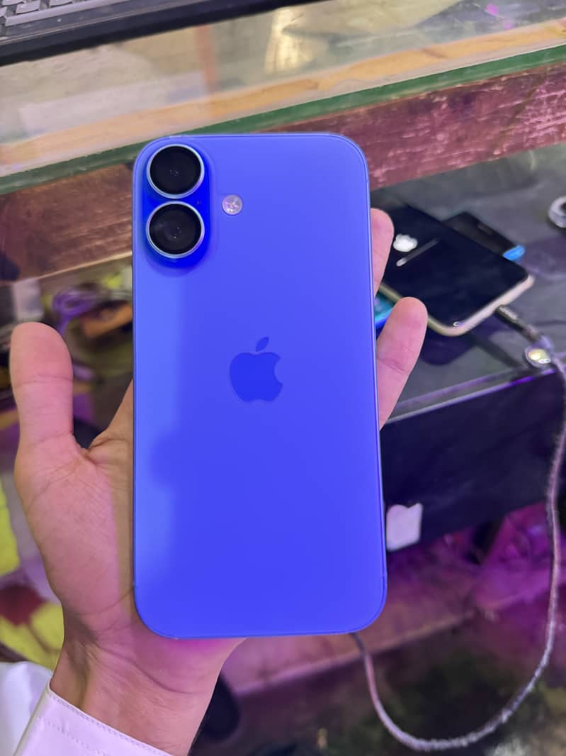 Apple iPhone 16 4
