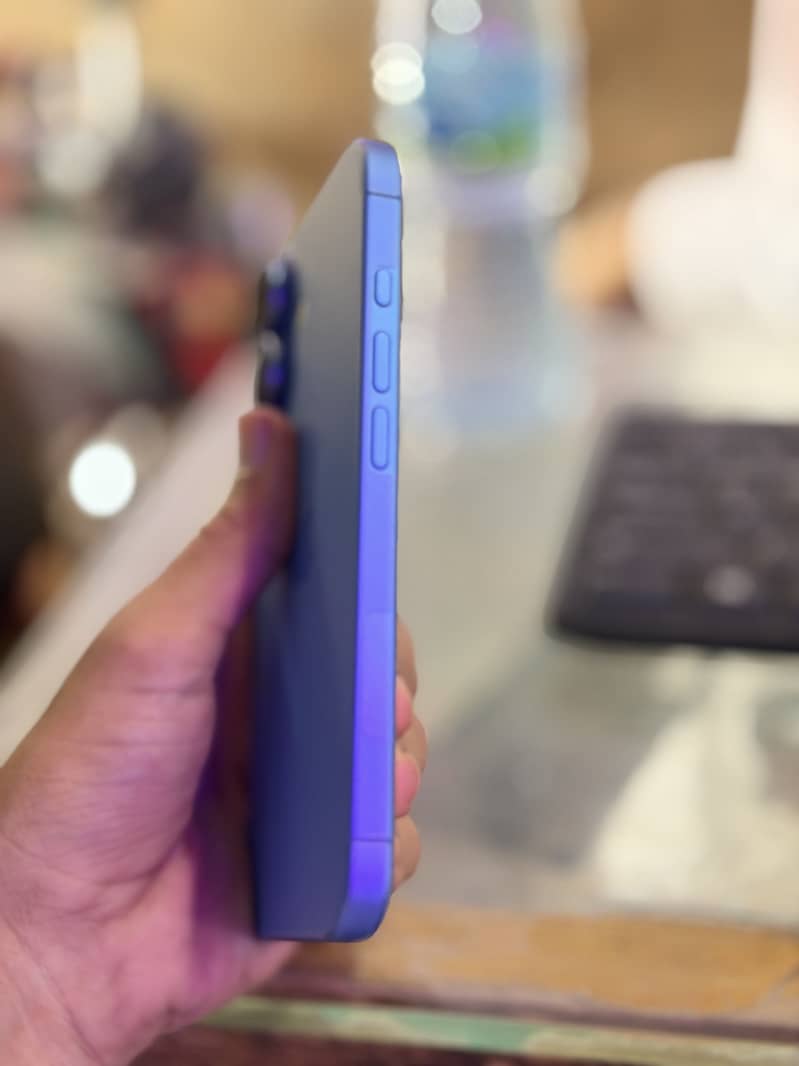 Apple iPhone 16 5