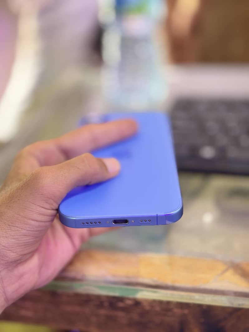Apple iPhone 16 6