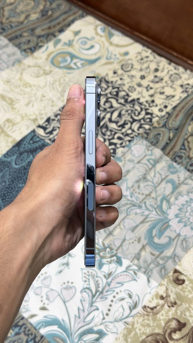 Apple iPhone 13 Pro 2
