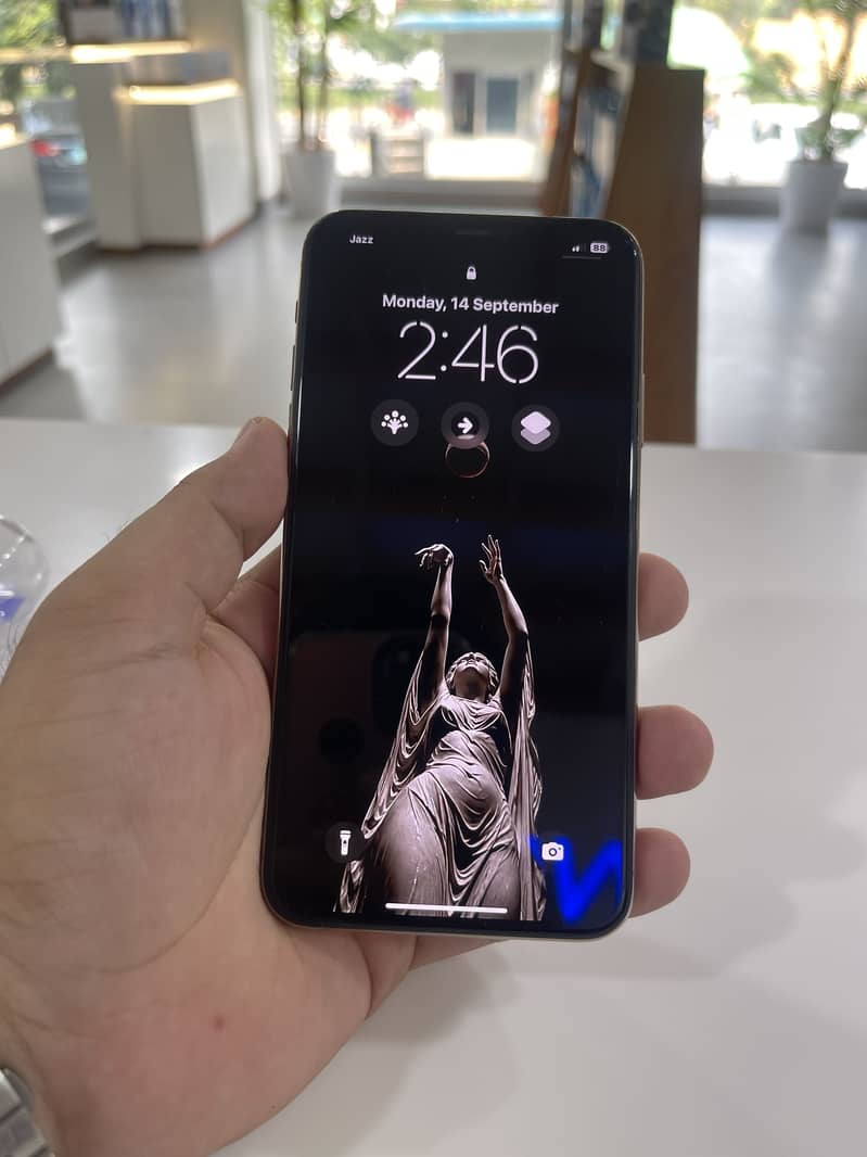 Apple iPhone 11 Pro Max 2