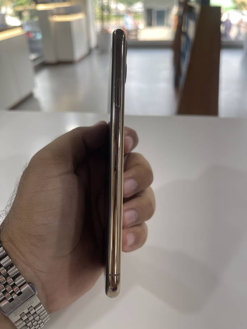 Apple iPhone 11 Pro Max 6