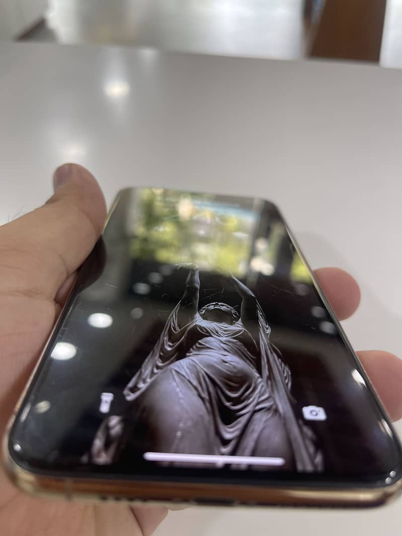 Apple iPhone 11 Pro Max 8