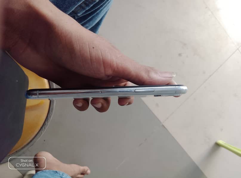 Apple iPhone X 4