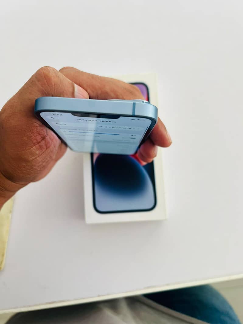Apple iPhone 14 4
