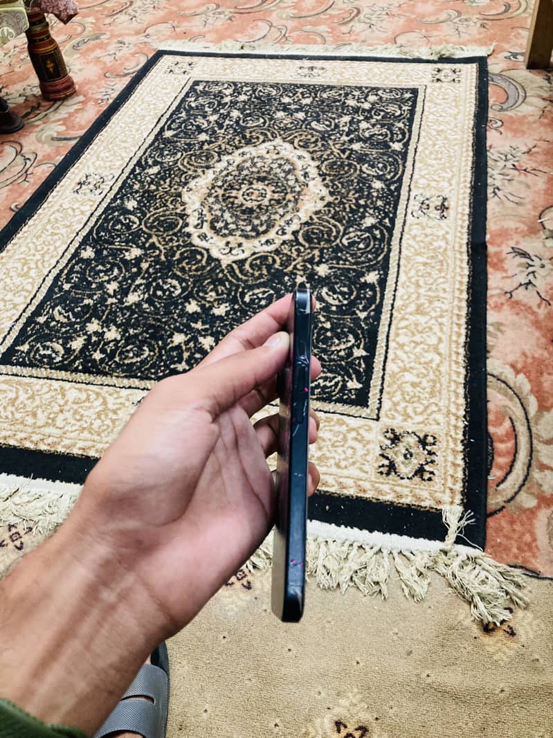 Apple iPhone 16 3
