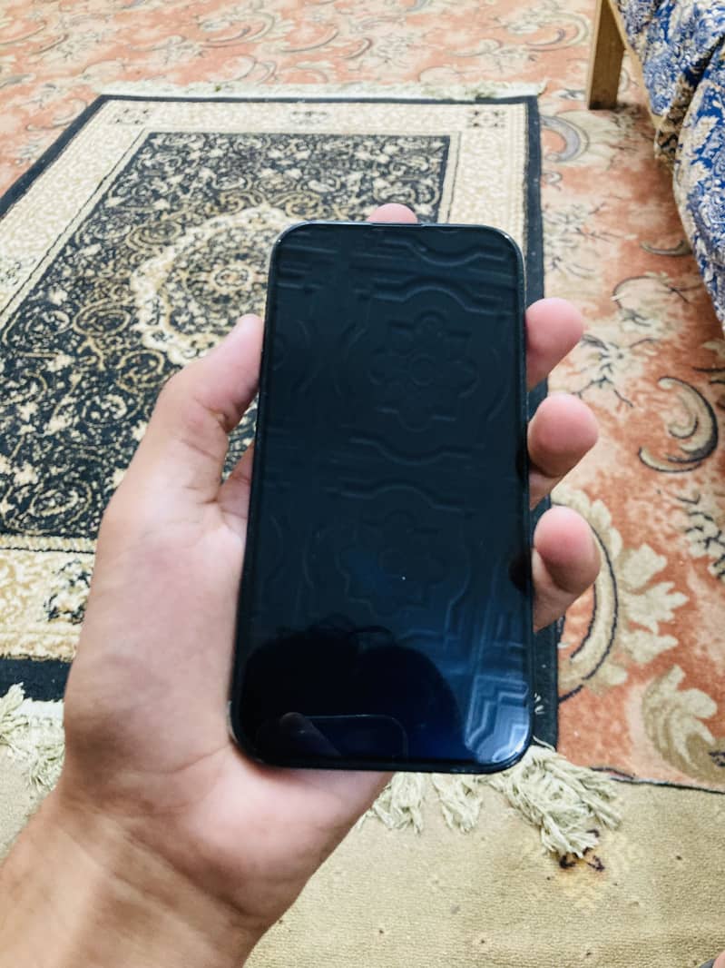 Apple iPhone 16 4