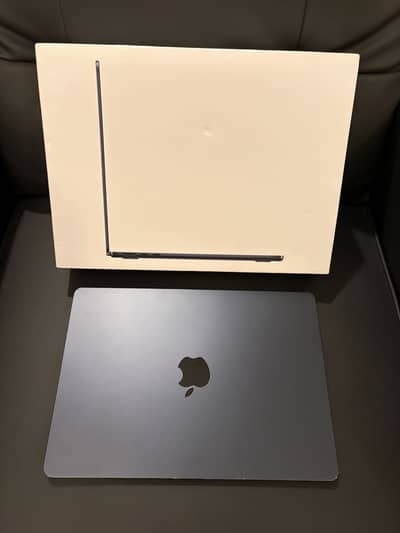 MacBook Air M2 8GB 256GB with box