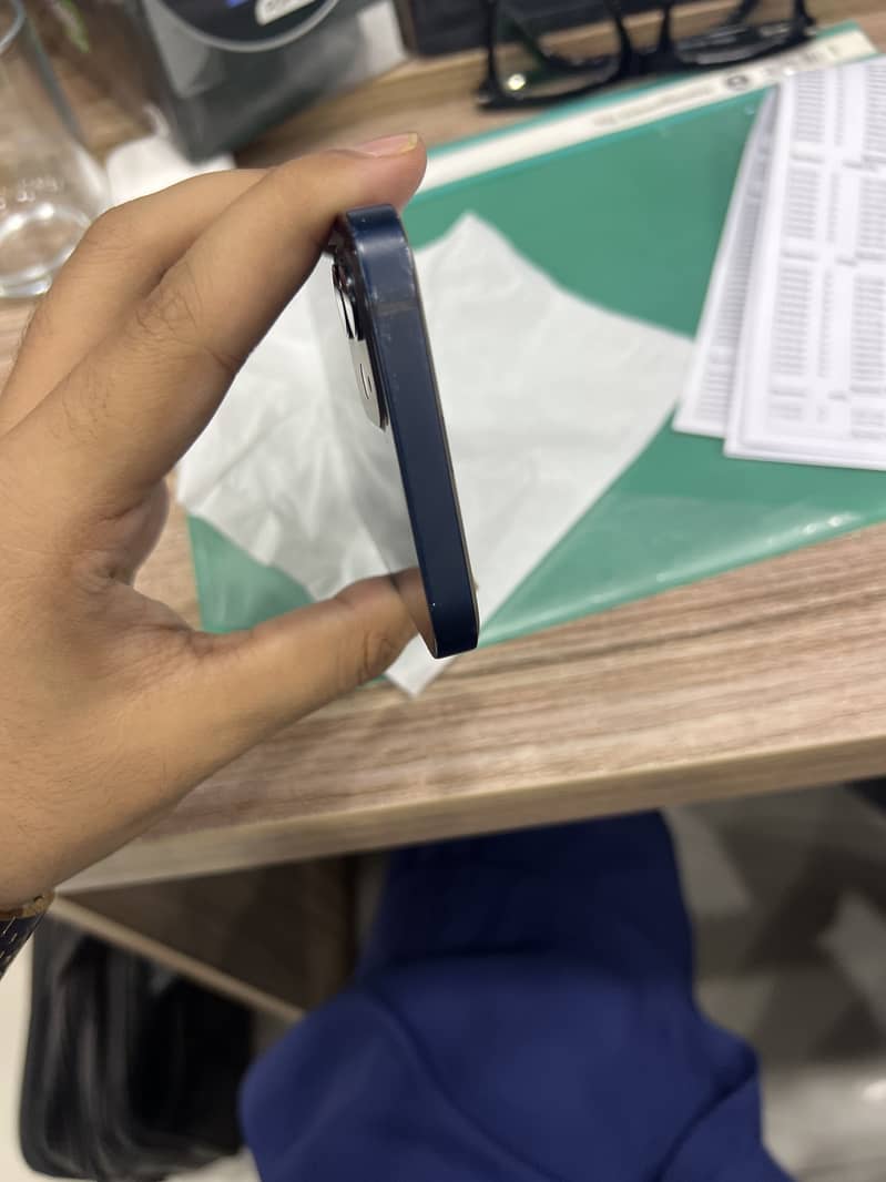 Apple iPhone 12 2