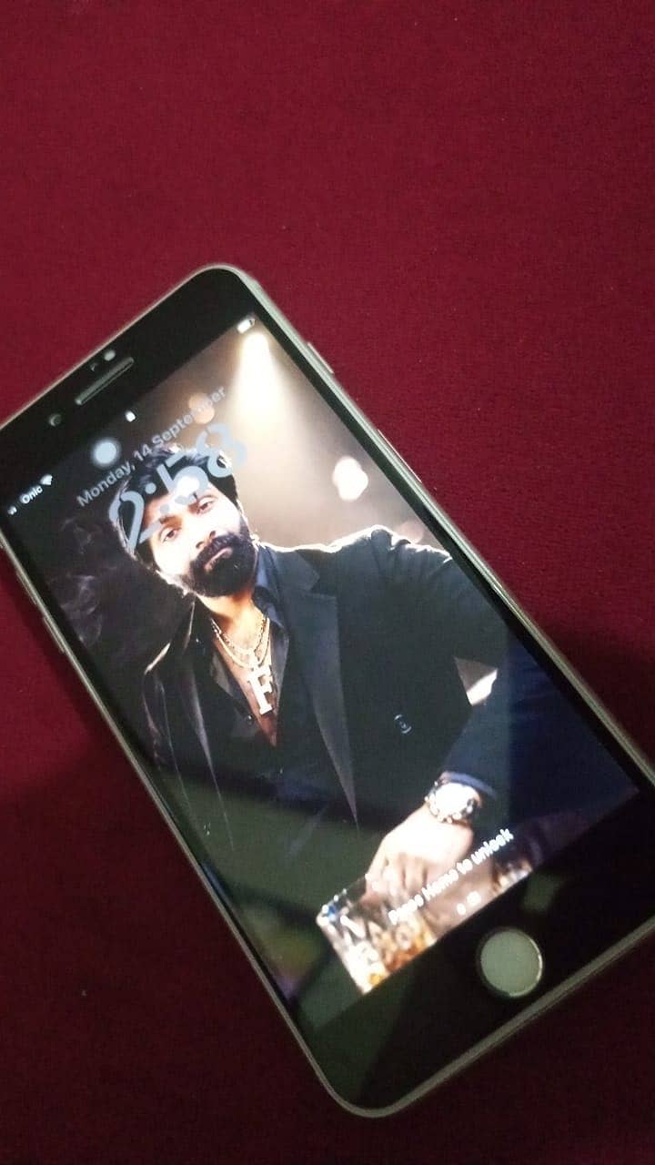 Apple iPhone 8 Plus 3