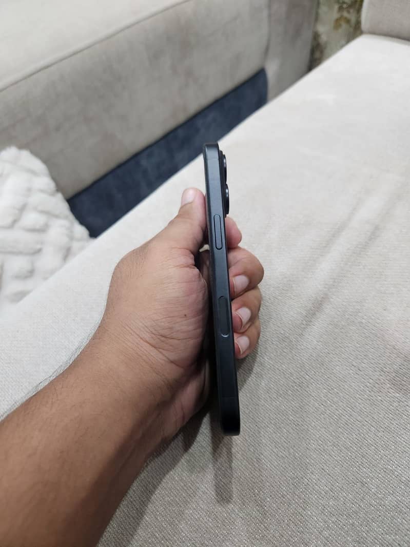 Apple iPhone 16 0