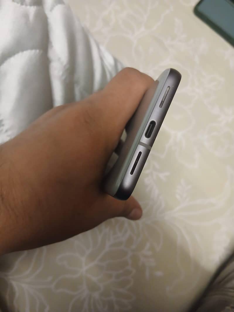 Google Pixel 8 2
