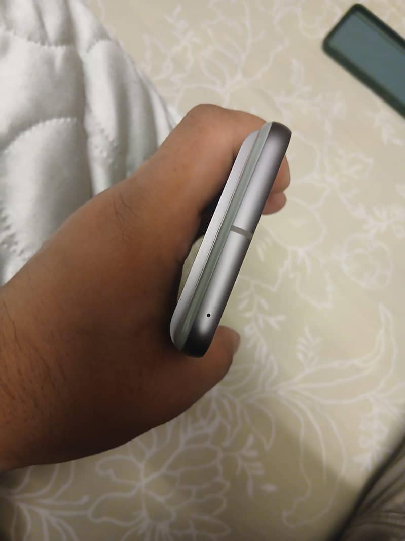 Google Pixel 8 3