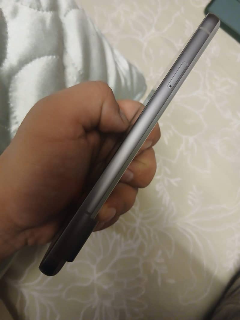 Google Pixel 8 4
