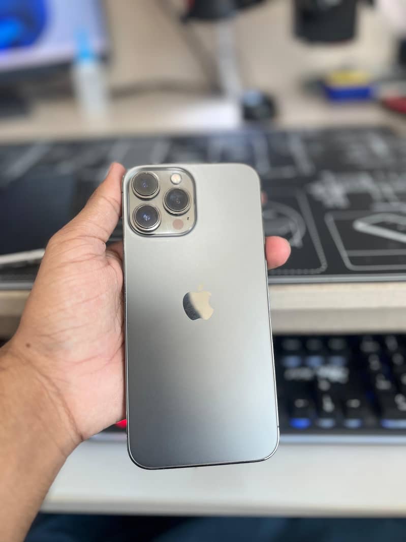 Apple iPhone 13 Pro Max 0