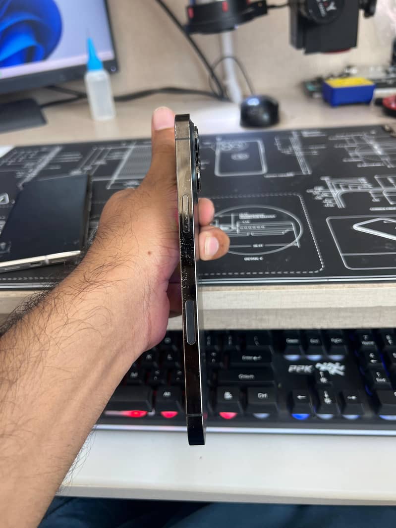 Apple iPhone 13 Pro Max 3