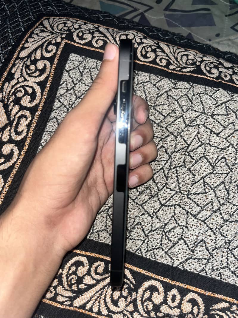 Apple iPhone 14 Pro Max 4