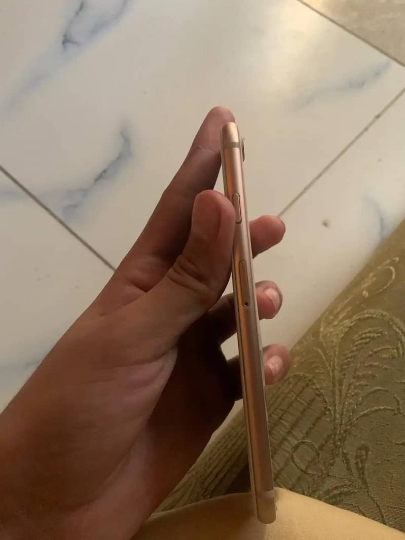 Apple iPhone 8 1