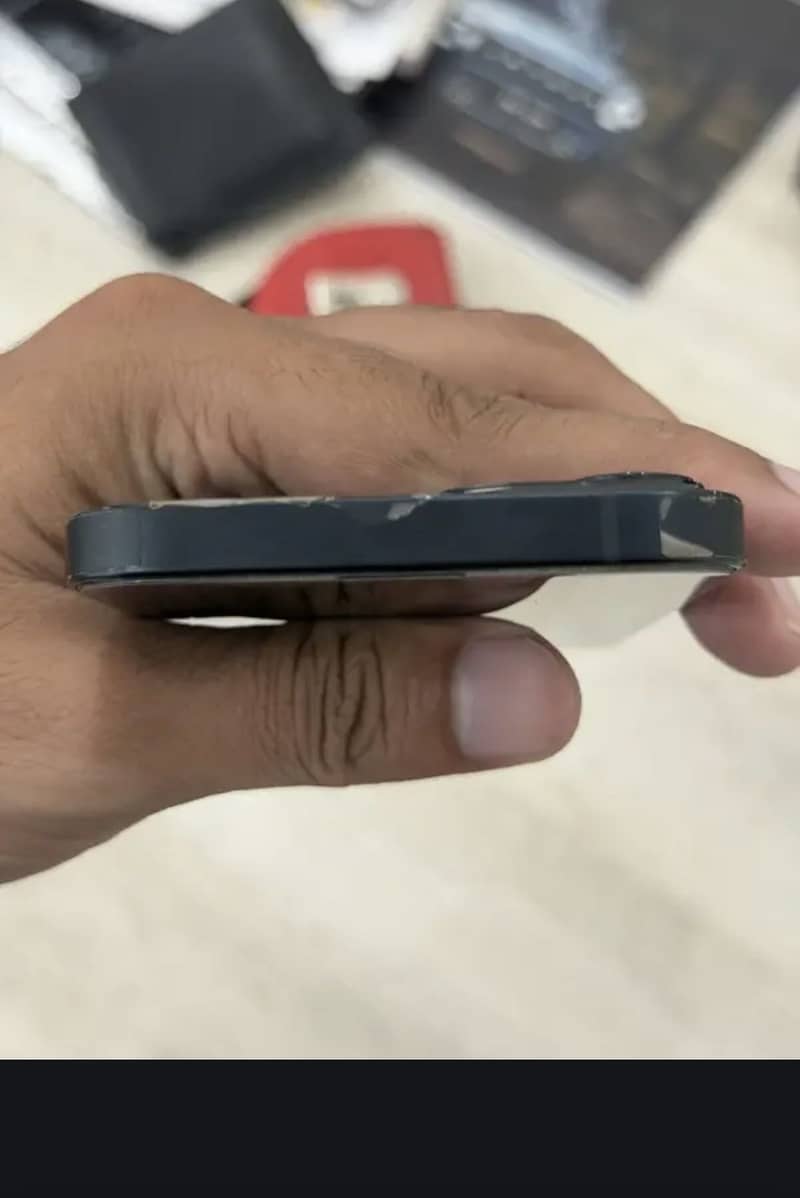 Apple iPhone 13 2