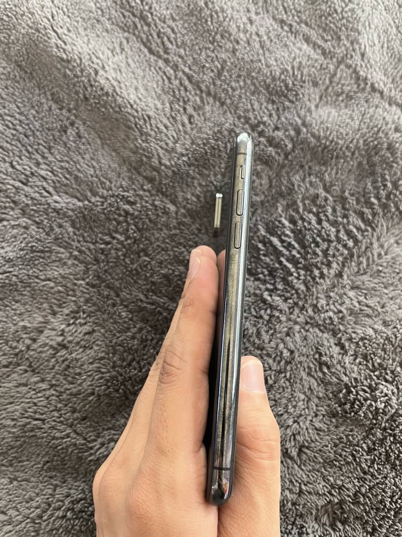 Apple iPhone XS 1