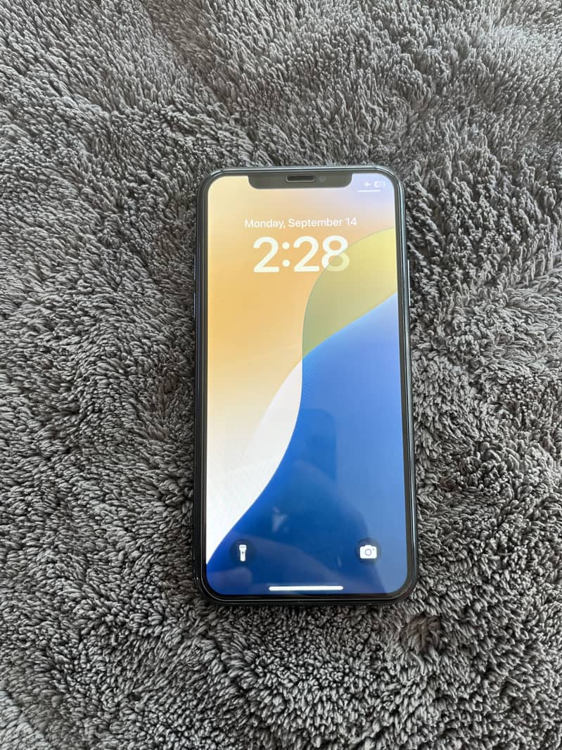 Apple iPhone XS 4