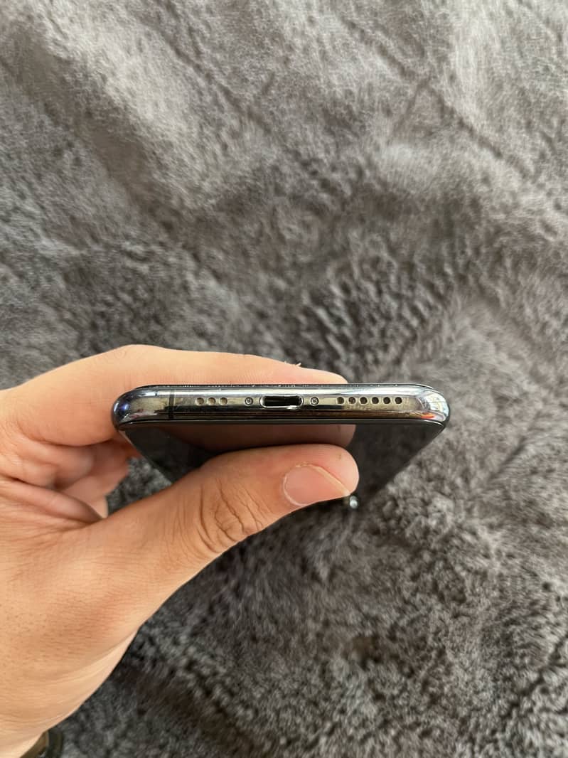 Apple iPhone XS 6