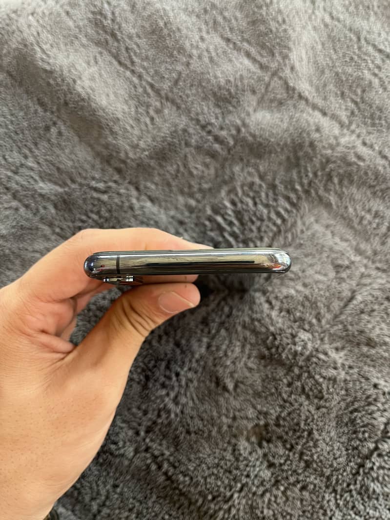 Apple iPhone XS 10
