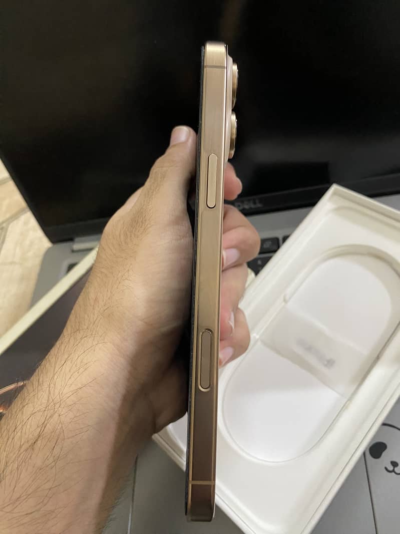 Apple iPhone 16 Pro Max 4