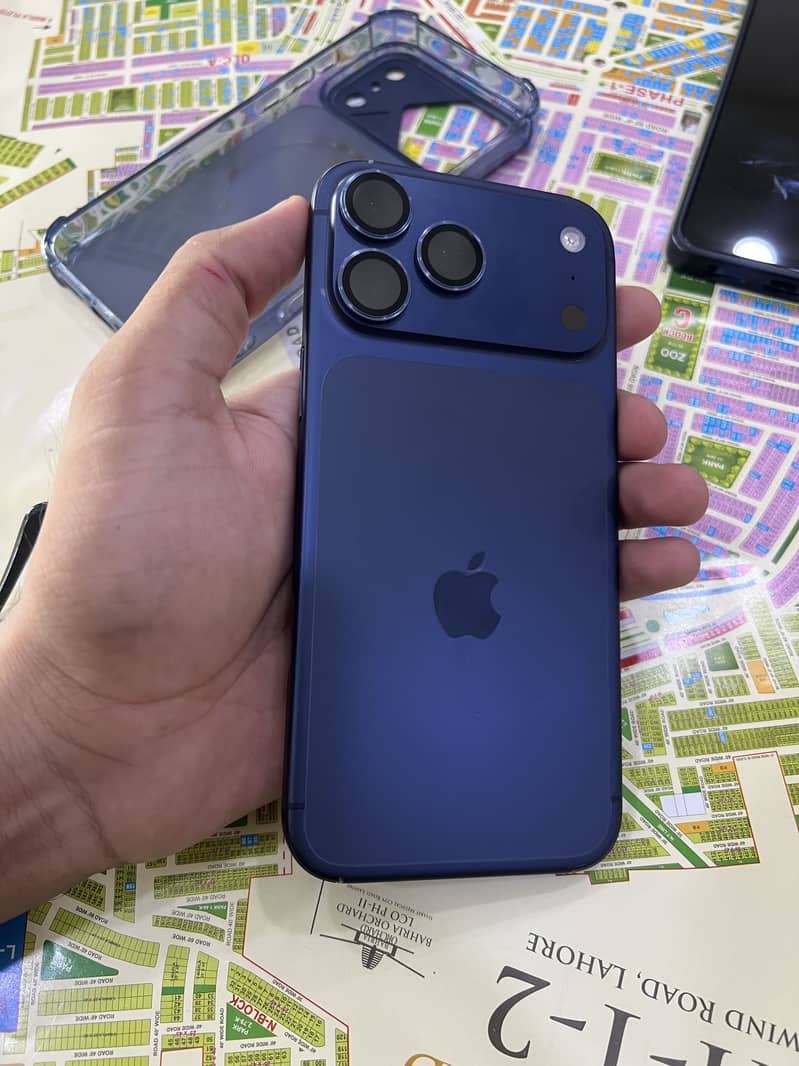 Apple iPhone 17 Pro Max 3
