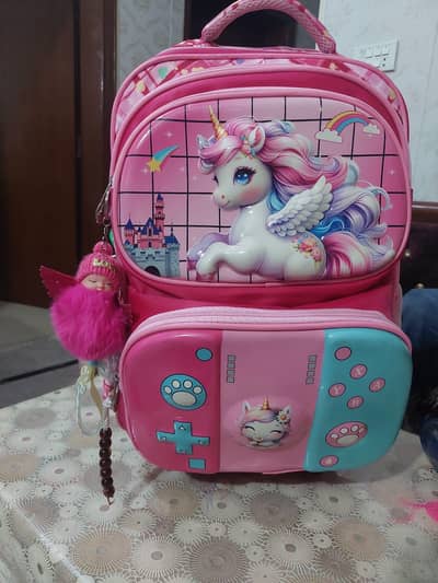 Dakanee school bag