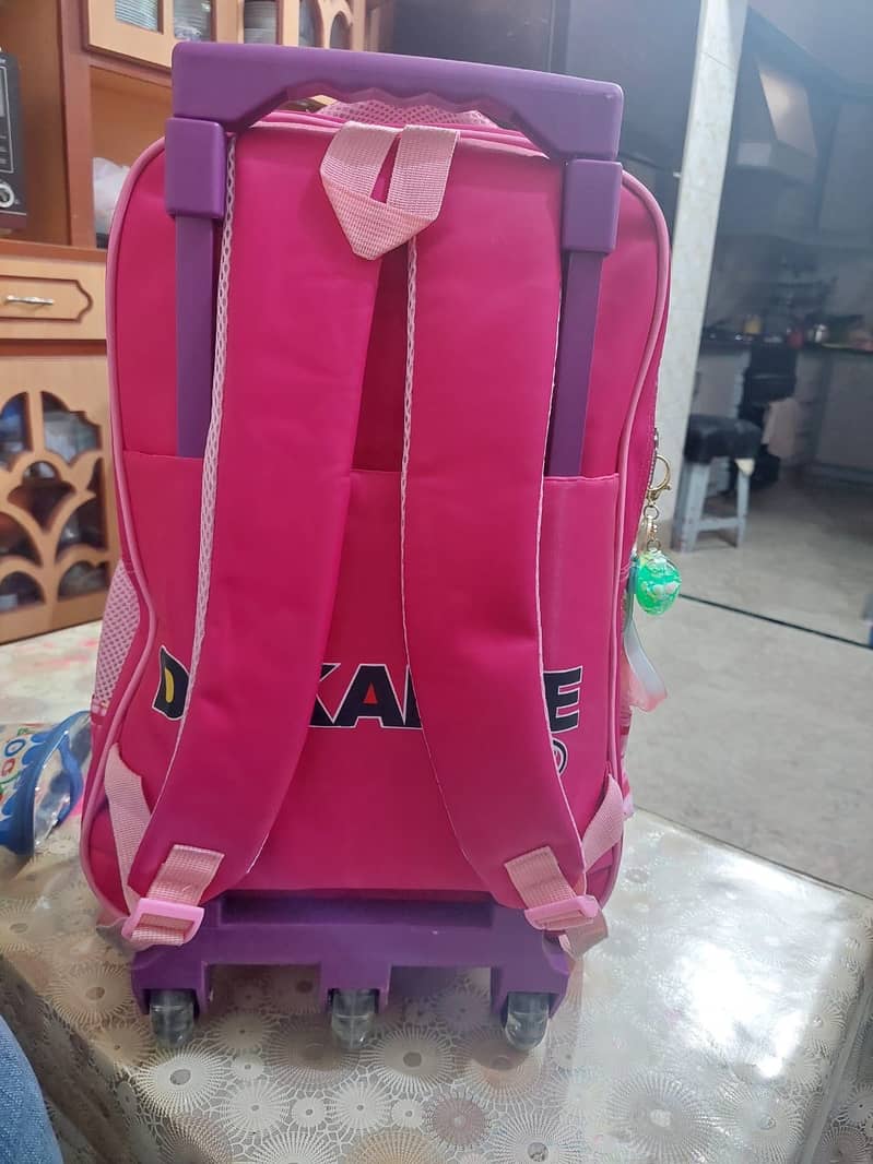 Dakanee school bag 1