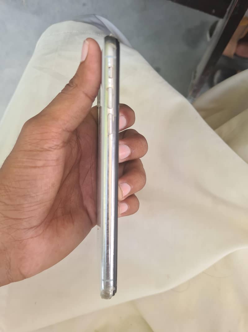 Apple iPhone X 3