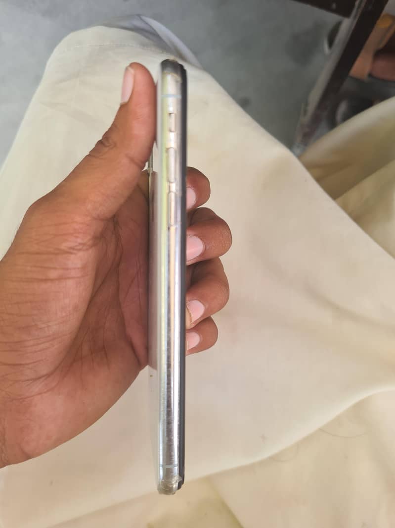 Apple iPhone X 5