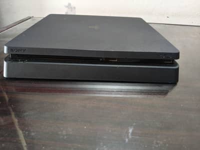 Get Playstation 4 | 1 TB Slim UK version in 10/10 condition
