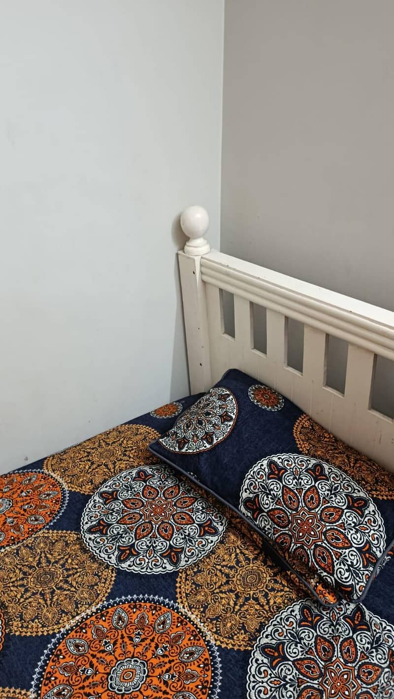 white bed Set with Dressing & Side Table 1