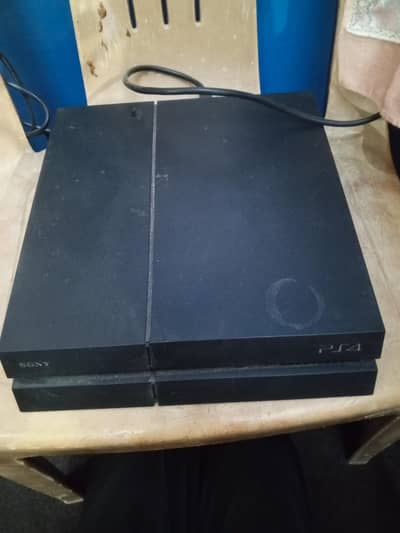 Playstation 4 fat 500Gb Non-jailbreak with 3 cds