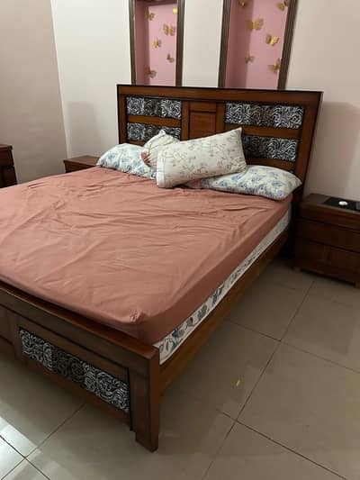 Selling newly bough Wooden furniture (bed, 2 side tables & dressing )