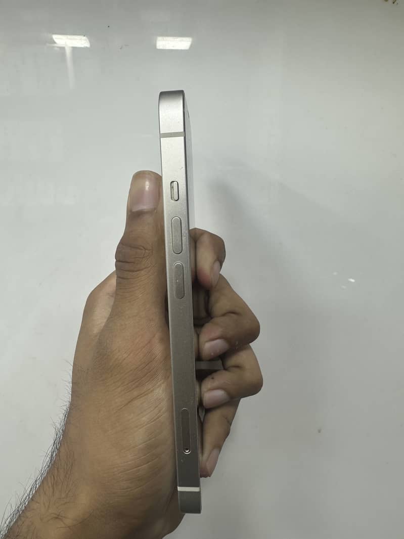 Apple iPhone 14 3