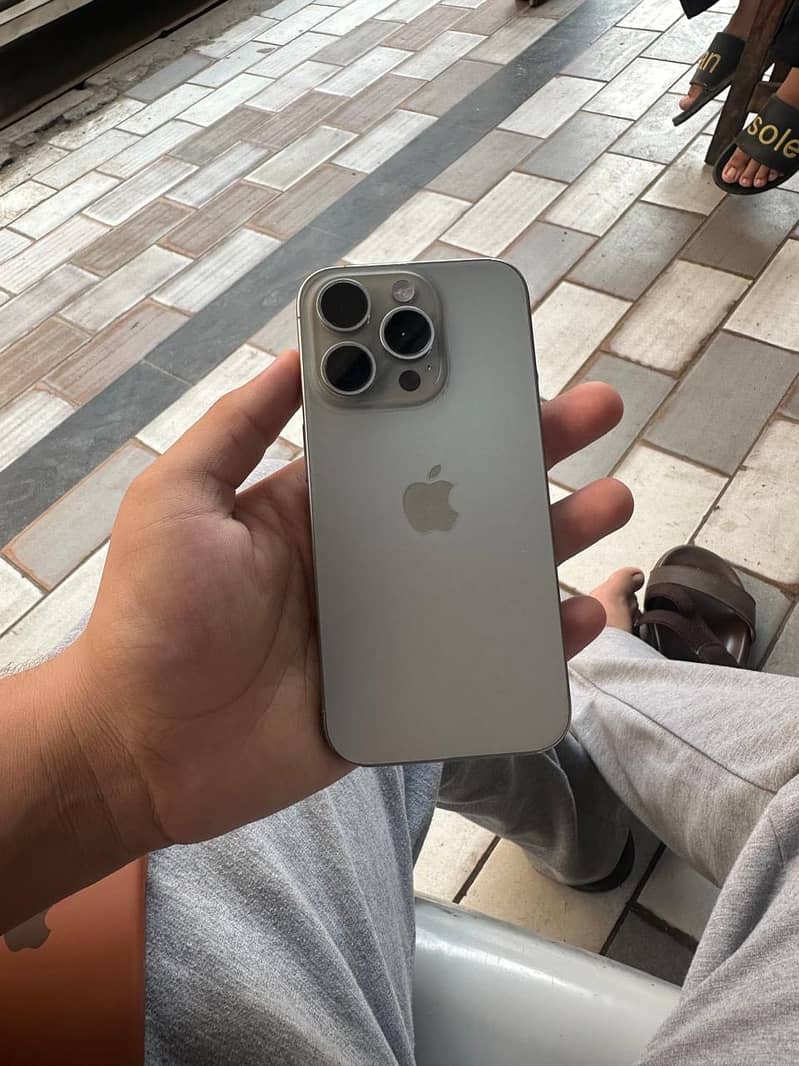 Apple iPhone 15 Pro 0