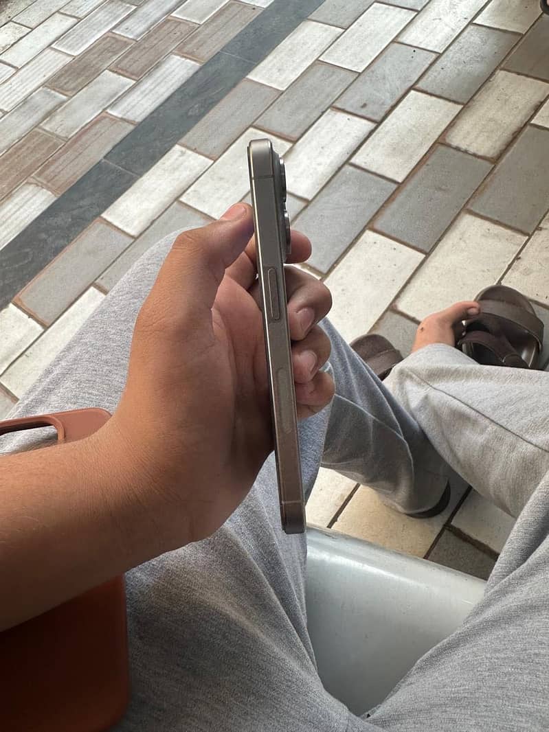 Apple iPhone 15 Pro 2