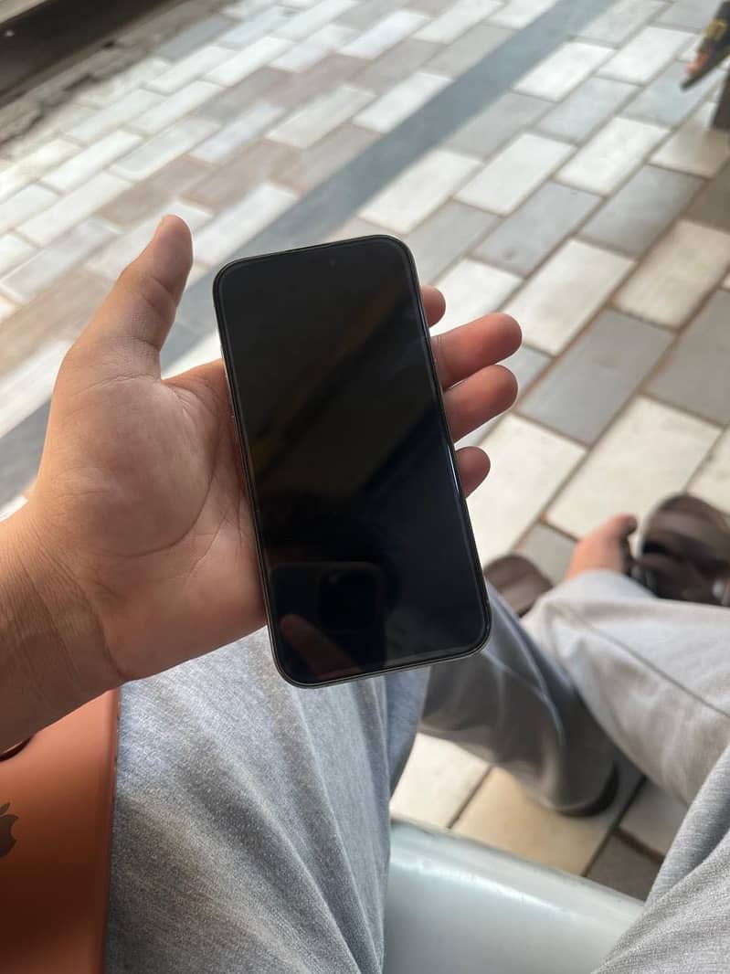 Apple iPhone 15 Pro 3
