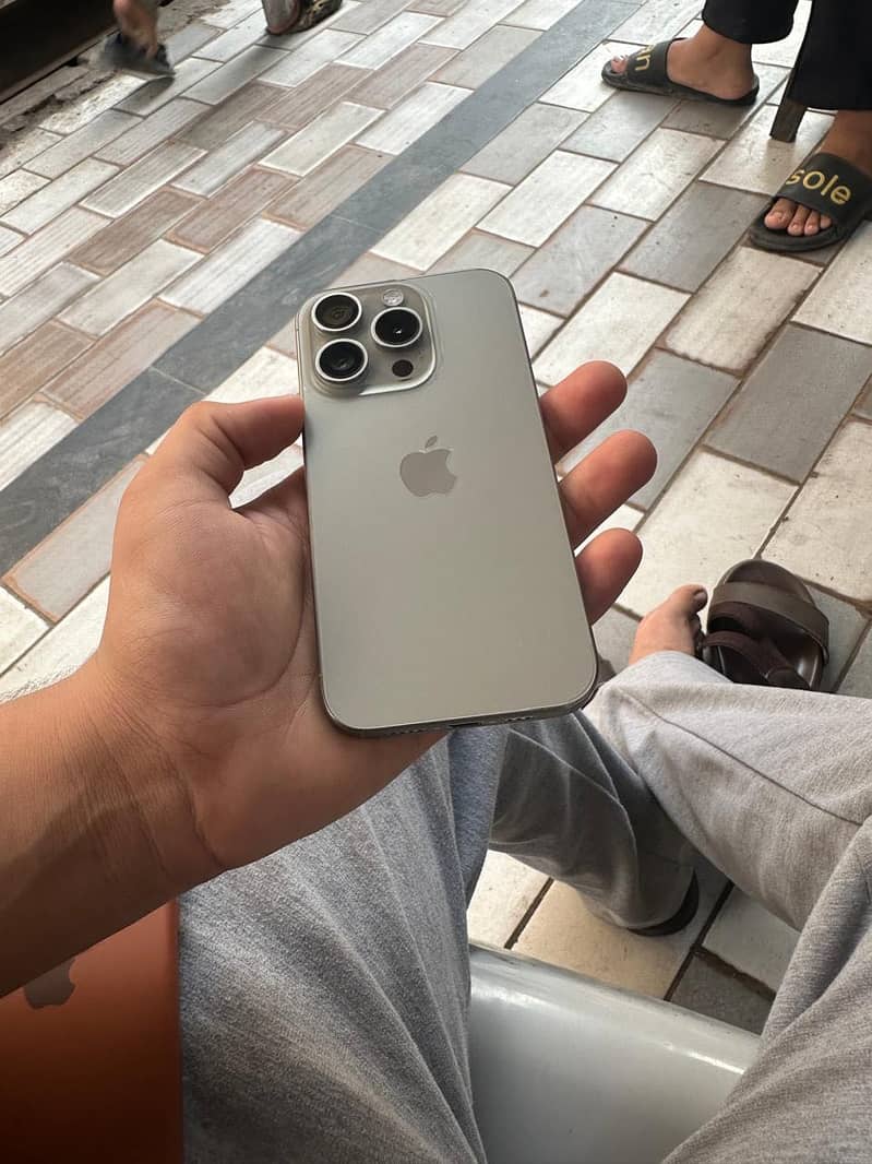 Apple iPhone 15 Pro 4